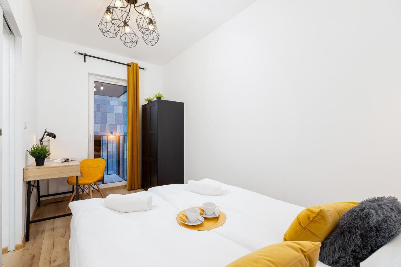Movie Jacuzzi Apartment At The Main Station By Noclegi Renters Krakow Exterior photo