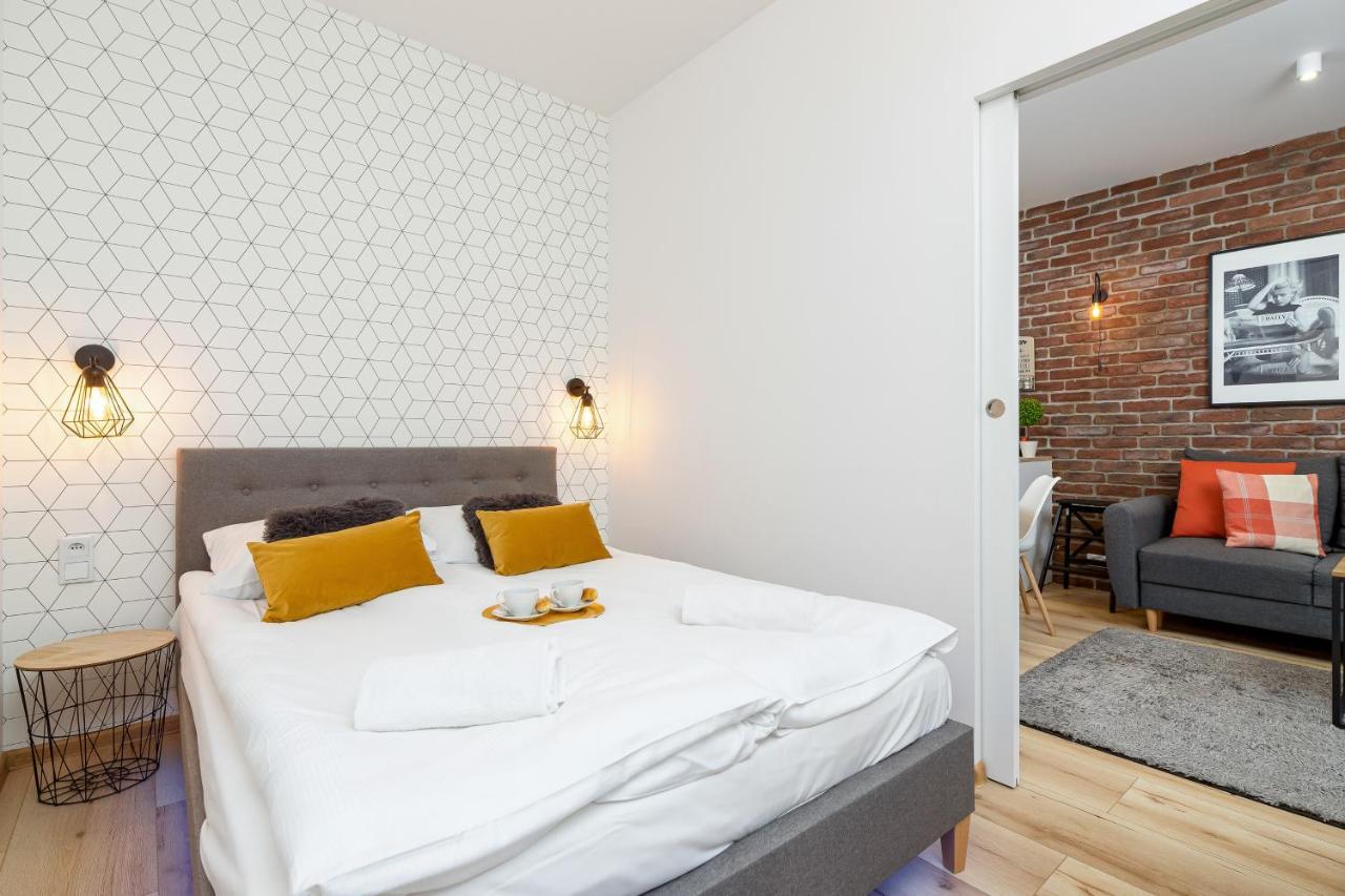Movie Jacuzzi Apartment At The Main Station By Noclegi Renters Krakow Exterior photo