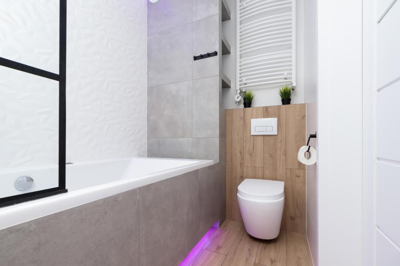 Movie Jacuzzi Apartment At The Main Station By Noclegi Renters Krakow Exterior photo